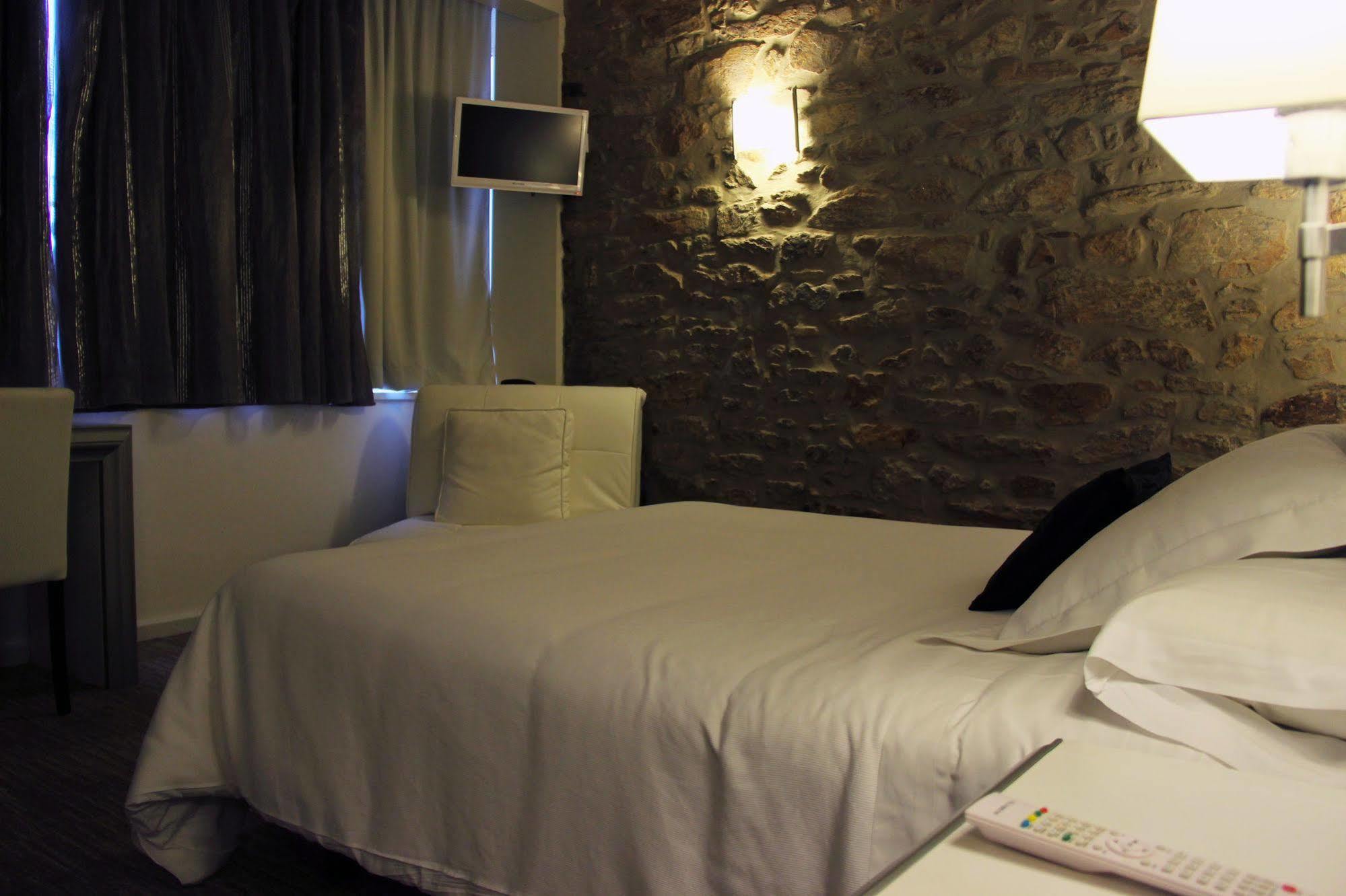 Hotel Montenegro Compostela Santiago de Compostela Ngoại thất bức ảnh